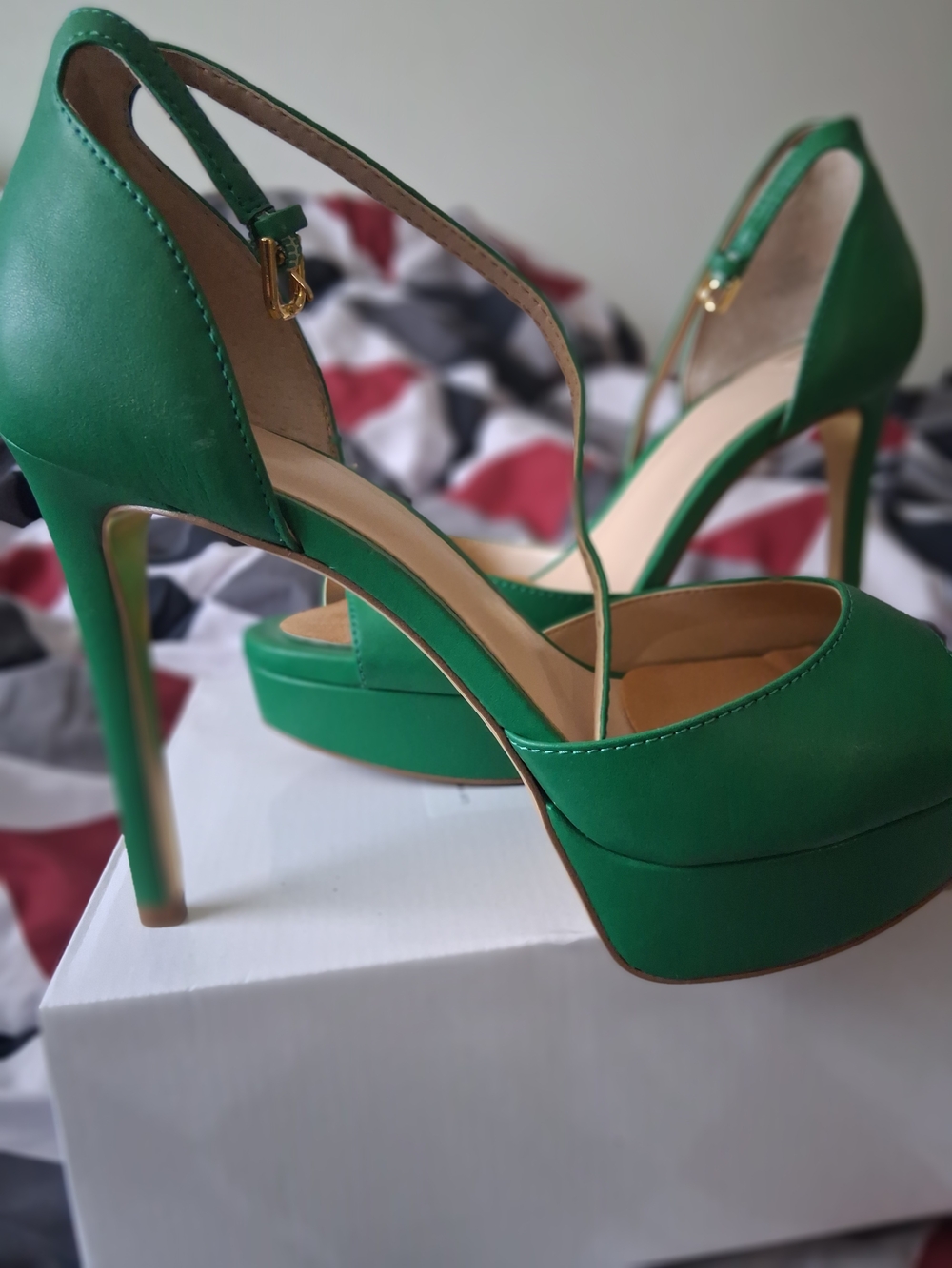 Jennifer Lopez. Green Platform Stiletto with Ankle Strap